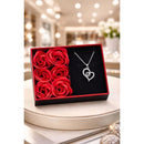 Surpreenda no Dia das Mães com Rosas + Colar